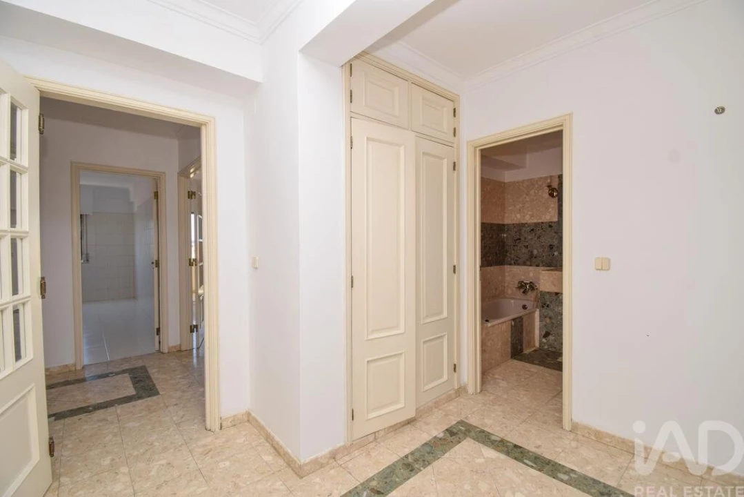 Apartamento T2 para Venda em Agualva e Mira-Sintra Foto 13