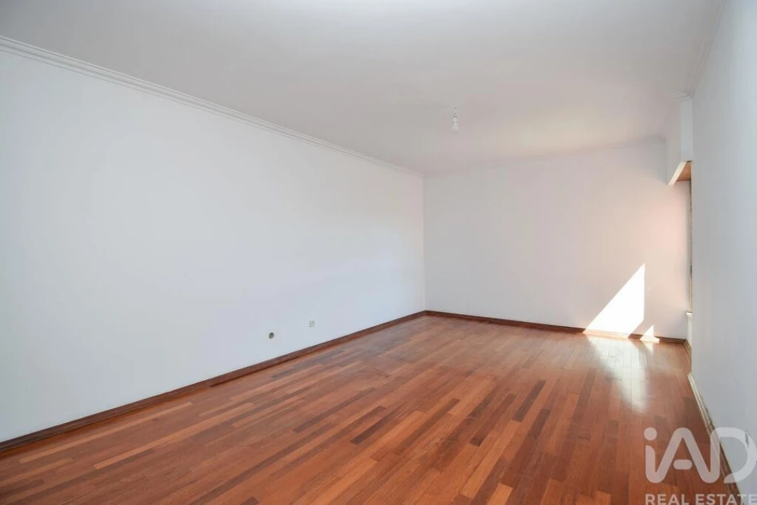 Apartamento T2 para Venda em Agualva e Mira-Sintra Foto 16
