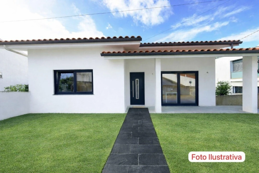 Moradia T4 para Venda em Eiras e São Paulo de Frades Foto 1