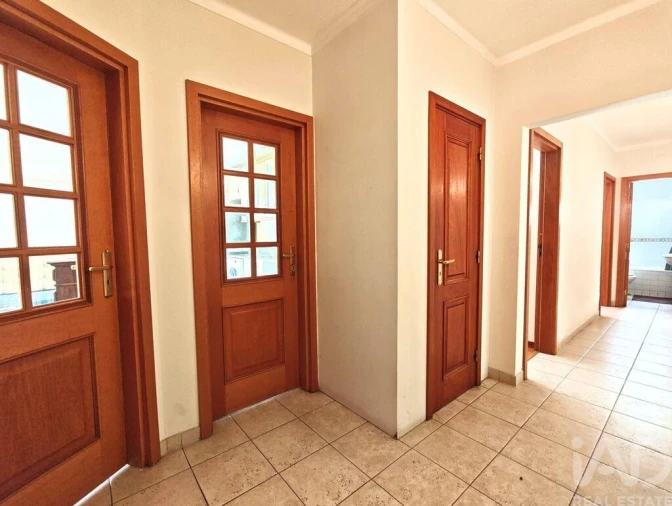 Apartamento T2 para Venda em Portimão Foto 3