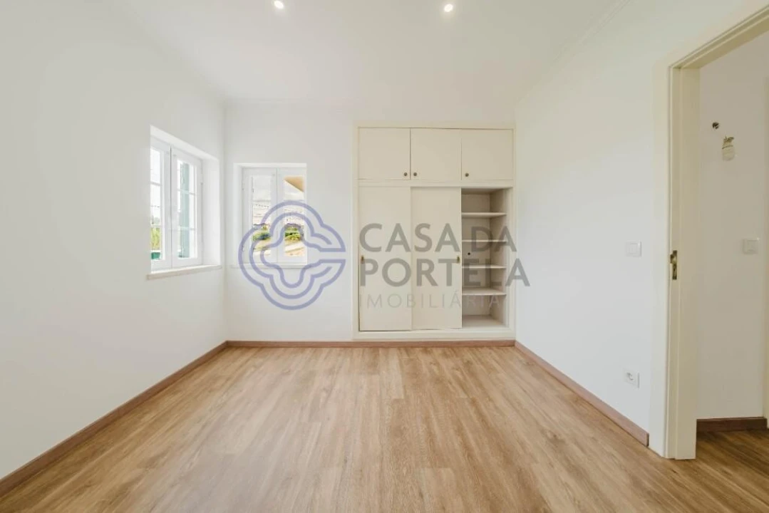 Moradia T4 para Venda em Usseira Foto 45