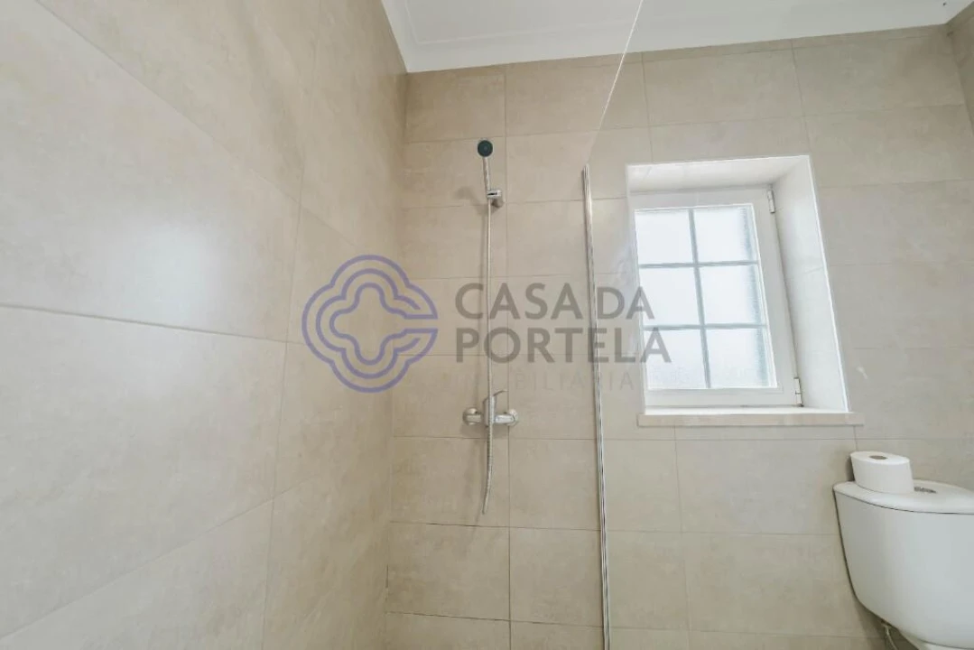 Moradia T4 para Venda em Usseira Foto 34