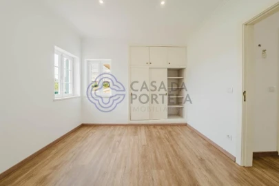 Moradia T4 para Venda em Usseira