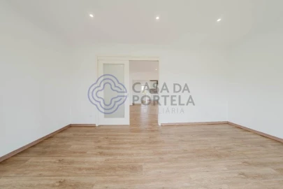 Moradia T4 para Venda em Usseira