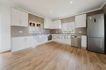 Moradia T4 para Venda em Usseira