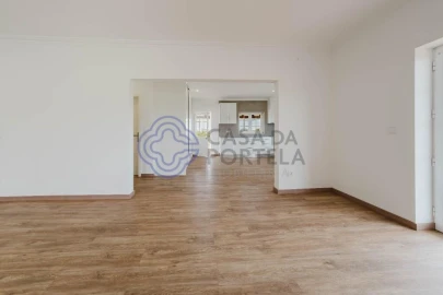 Moradia T4 para Venda em Usseira