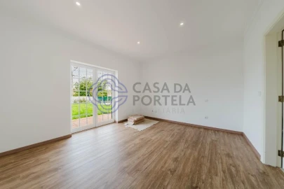 Moradia T4 para Venda em Usseira