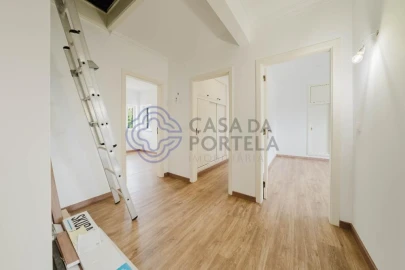 Moradia T4 para Venda em Usseira