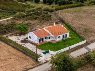 Moradia T4 para Venda em Usseira