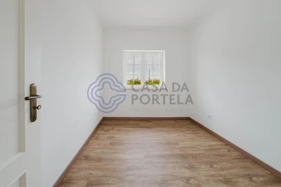 Moradia T4 para Venda em Usseira