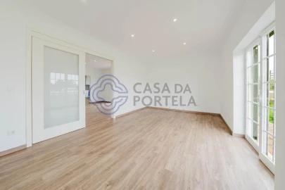 Moradia T4 para Venda em Usseira