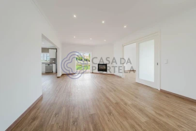 Moradia T4 para Venda em Usseira