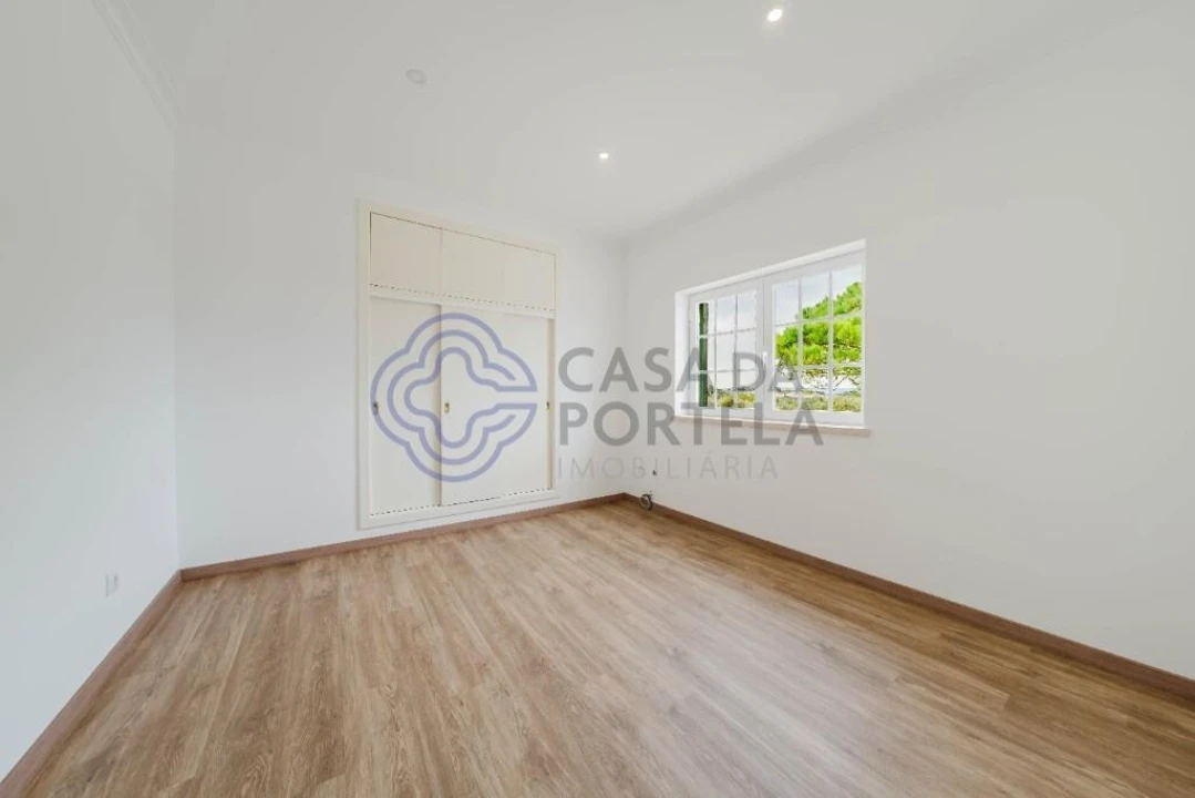 Moradia T4 para Venda em Usseira Foto 38