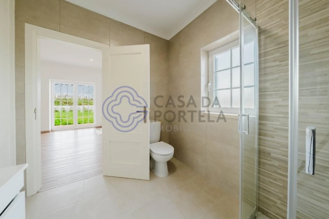 Moradia T4 para Venda em Usseira Foto 47