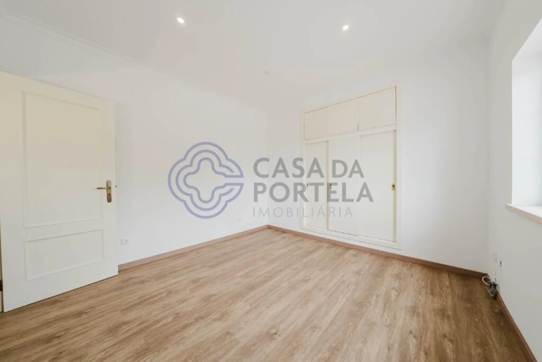 Moradia T4 para Venda em Usseira Foto 36