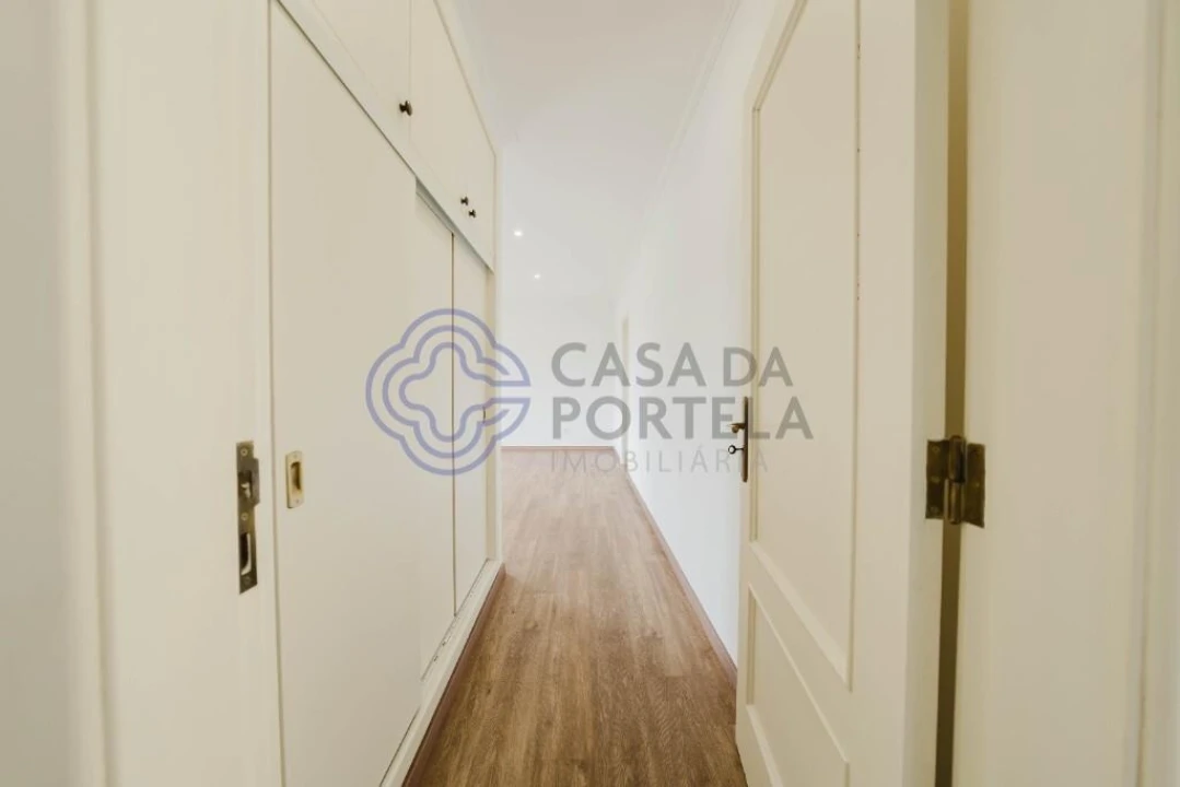 Moradia T4 para Venda em Usseira Foto 39