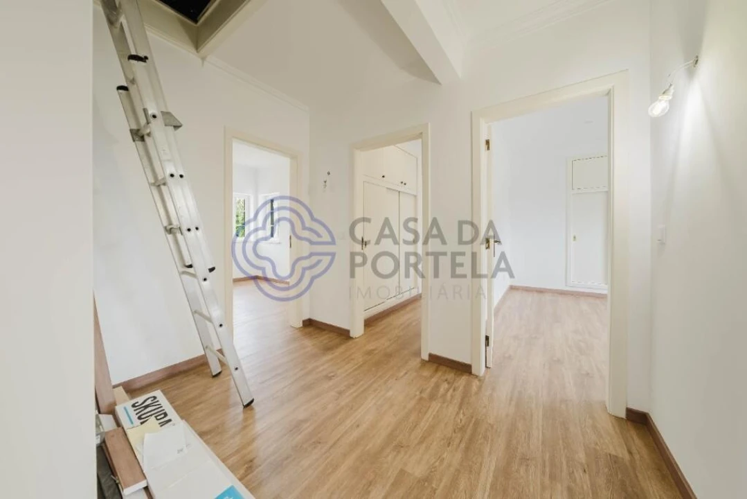 Moradia T4 para Venda em Usseira Foto 31