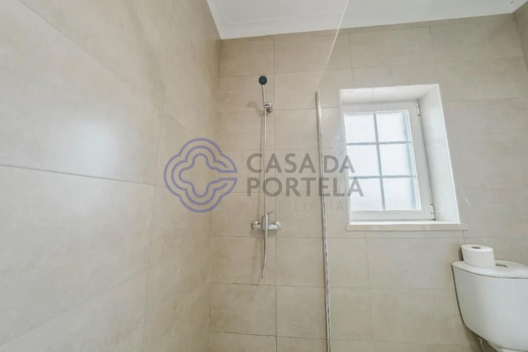 Moradia T4 para Venda em Usseira Foto 34