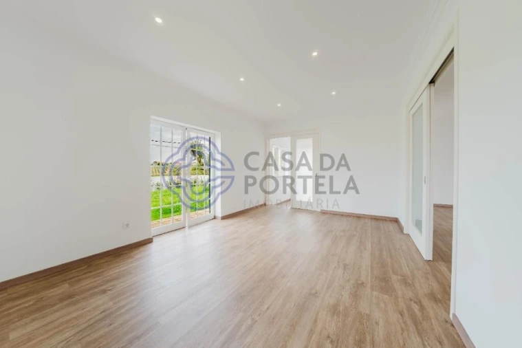 Moradia T4 para Venda em Usseira Foto 4