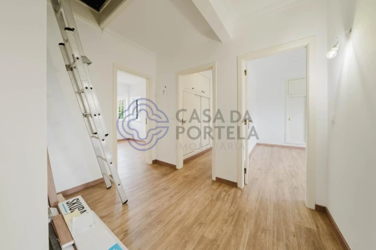 Moradia T4 para Venda em Usseira Foto 31