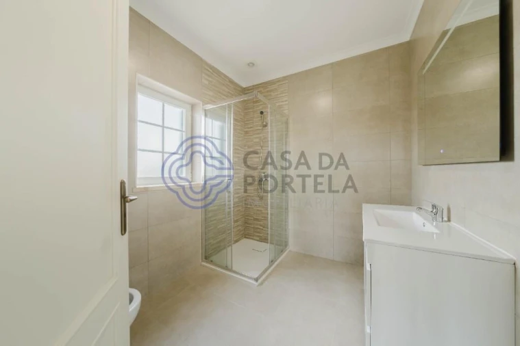 Moradia T4 para Venda em Usseira Foto 42