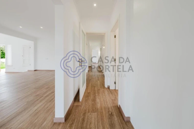 Moradia T4 para Venda em Usseira Foto 25