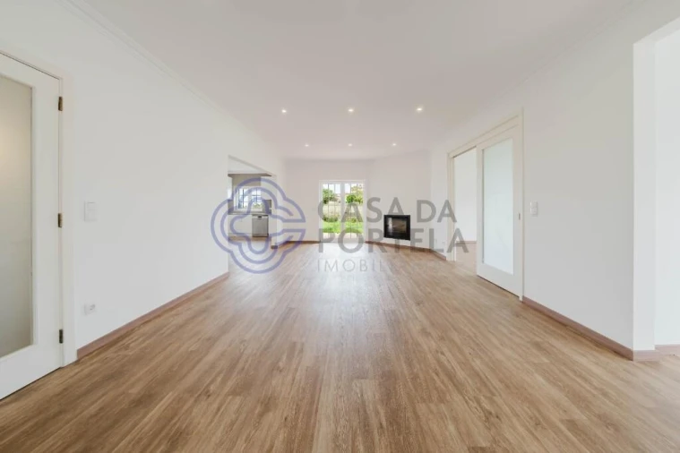 Moradia T4 para Venda em Usseira Foto 2