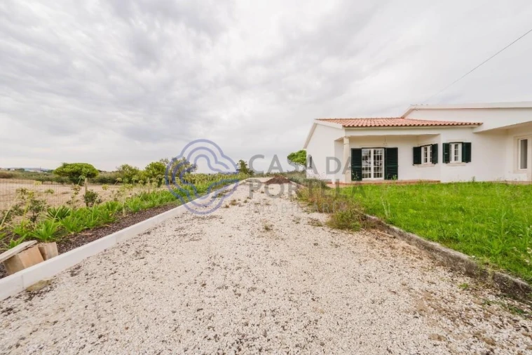 Moradia T4 para Venda em Usseira Foto 9