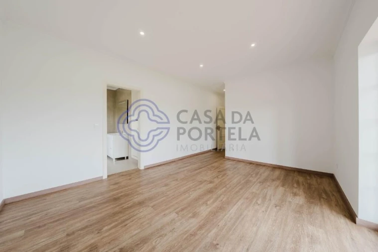 Moradia T4 para Venda em Usseira Foto 41