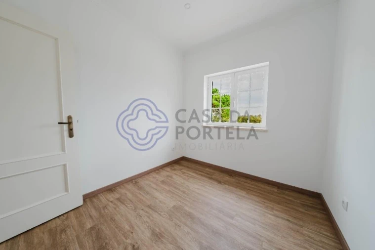 Moradia T4 para Venda em Usseira Foto 29