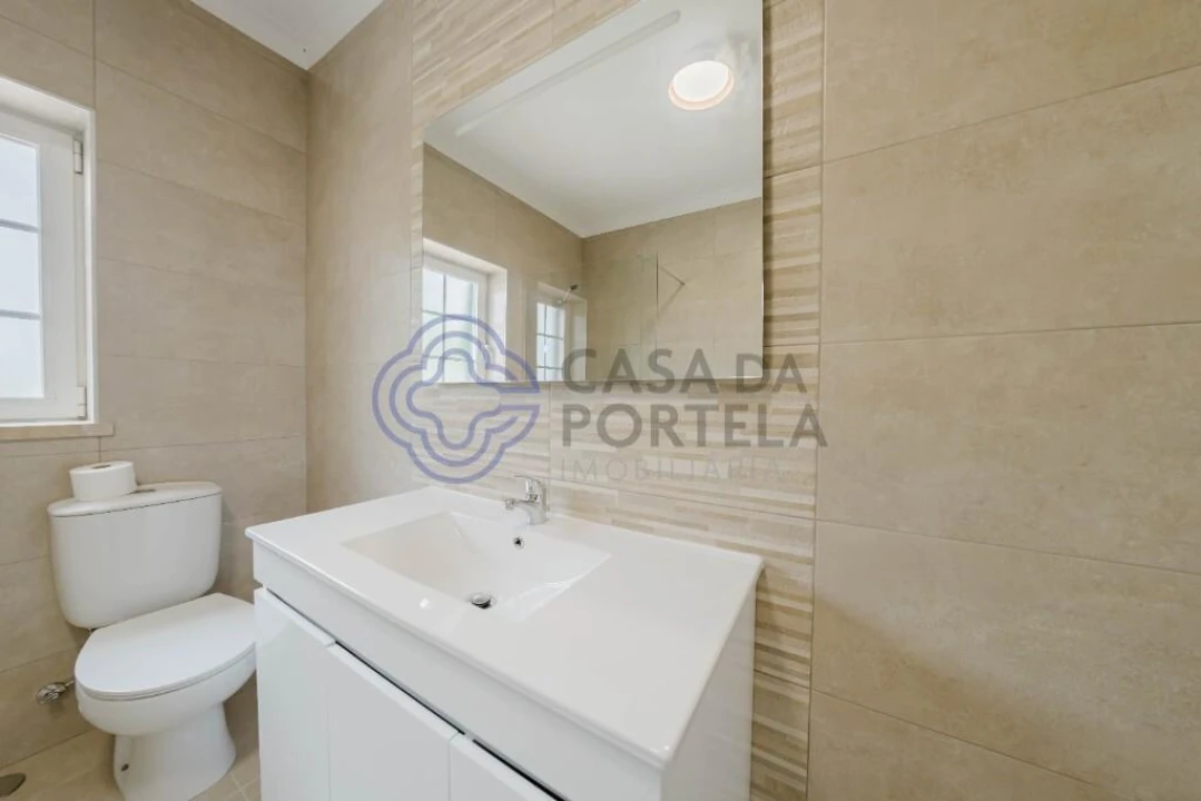 Moradia T4 para Venda em Usseira Foto 33