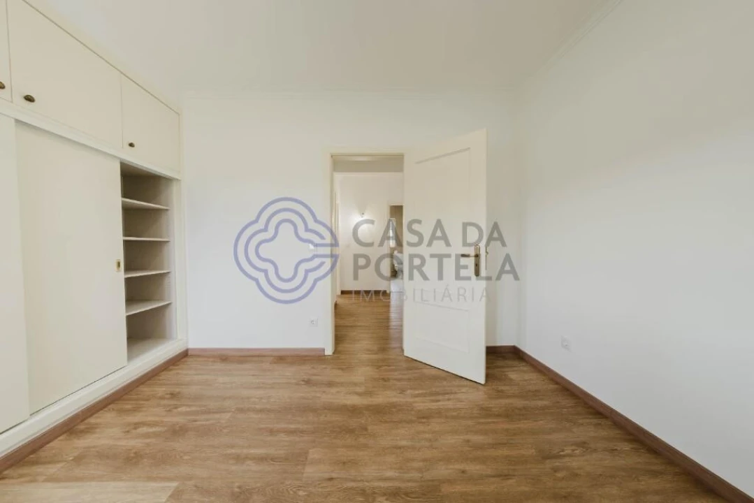 Moradia T4 para Venda em Usseira Foto 46