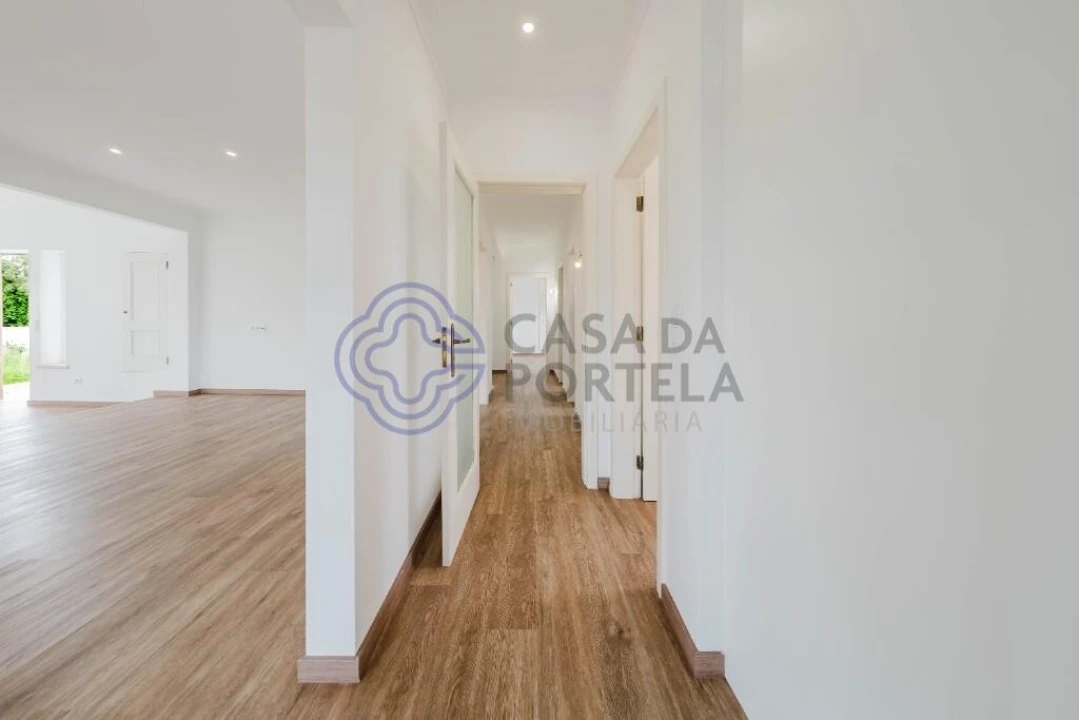 Moradia T4 para Venda em Usseira Foto 25