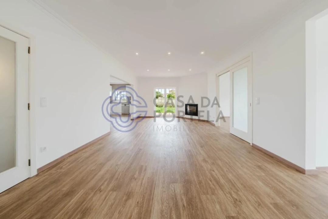 Moradia T4 para Venda em Usseira Foto 2