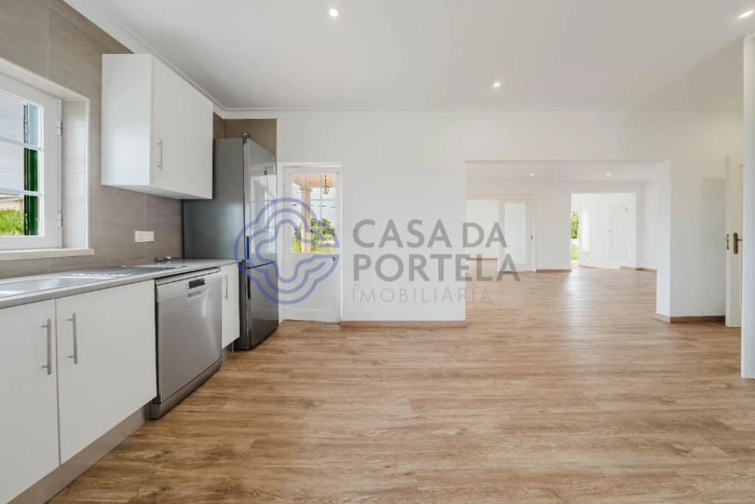 Moradia T4 para Venda em Usseira Foto 3