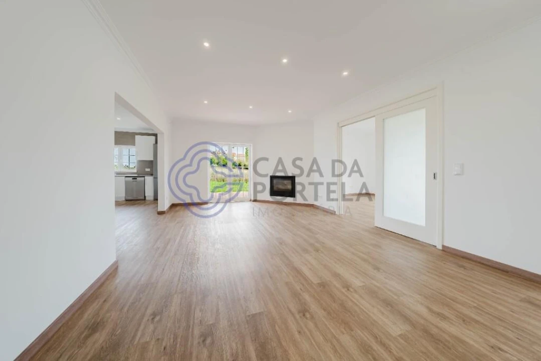 Moradia T4 para Venda em Usseira Foto 21