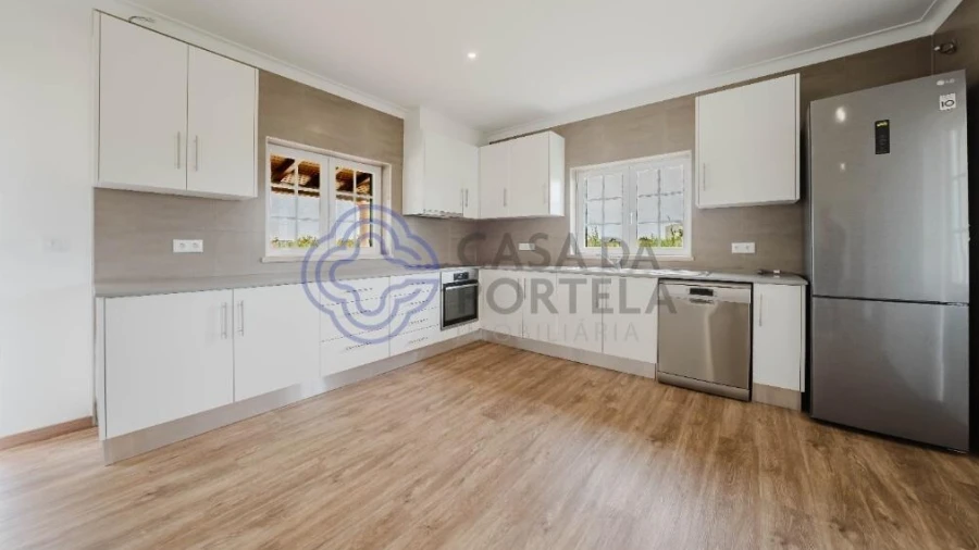 Moradia T4 para Venda em Usseira
