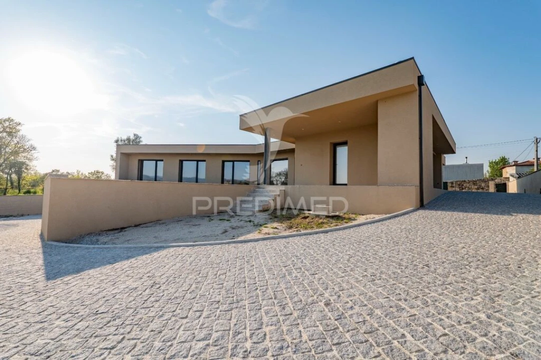 Moradia T3 para Venda em Lago Foto 5