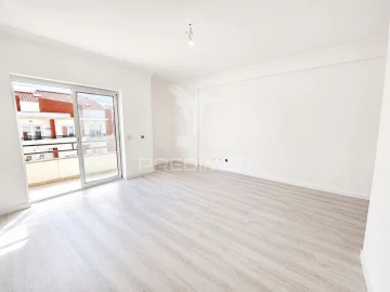 Apartamento T2 para Venda em Laranjeiro e Feijó