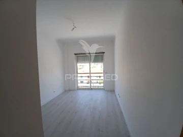 Apartamento T2 para Venda em Laranjeiro e Feijó
