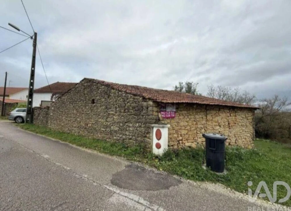 Moradia T1 para Venda em Chãos Foto 2