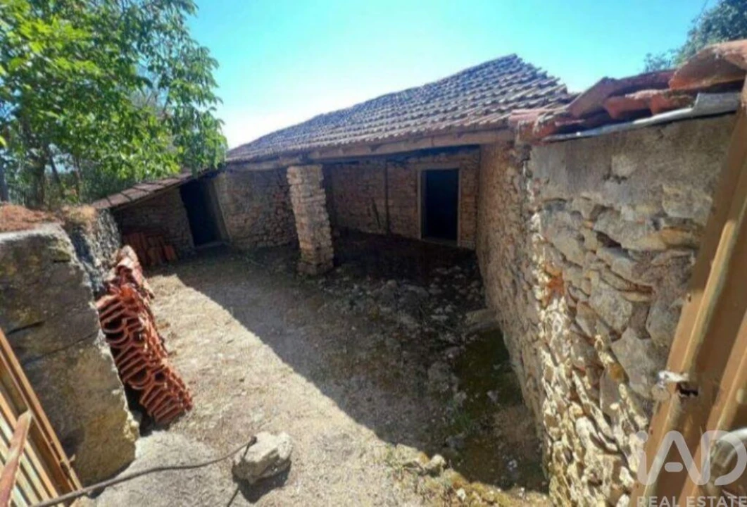 Moradia T1 para Venda em Chãos Foto 3