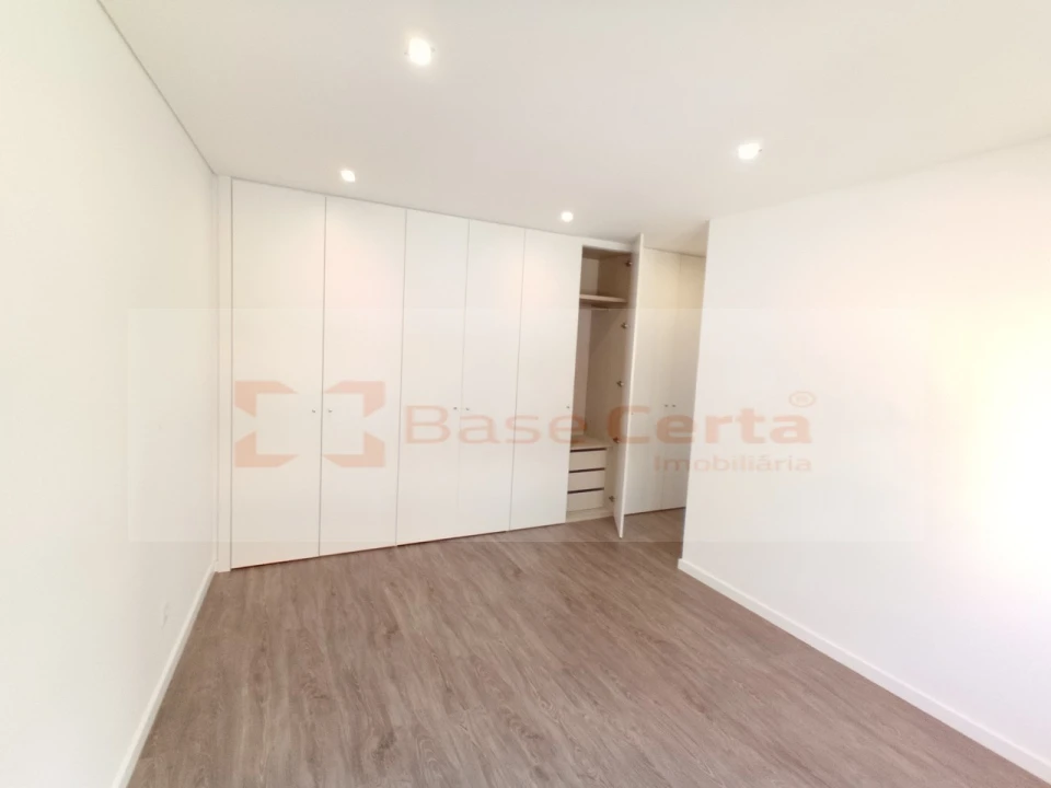 Apartamento T4 para Venda em Corroios Foto 32