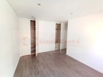 Apartamento T4 para Venda em Corroios