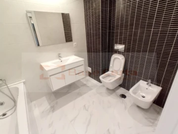Apartamento T4 para Venda em Corroios