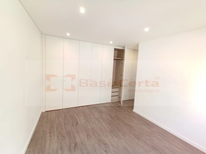 Apartamento T4 para Venda em Corroios Foto 32