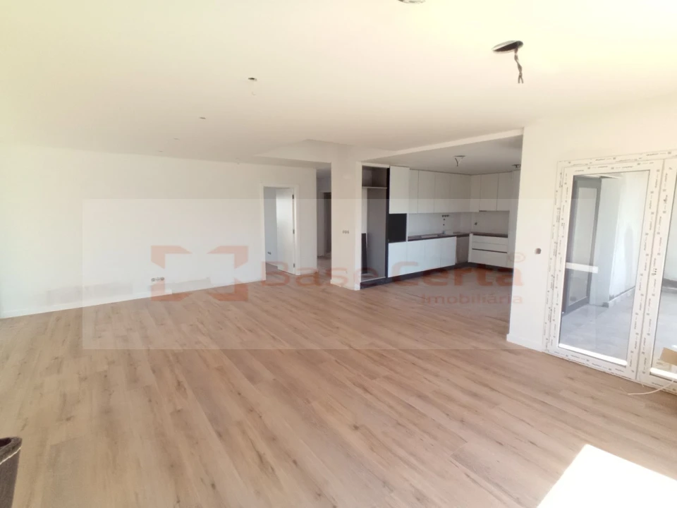 Moradia T4 para Venda em Corroios Foto 4