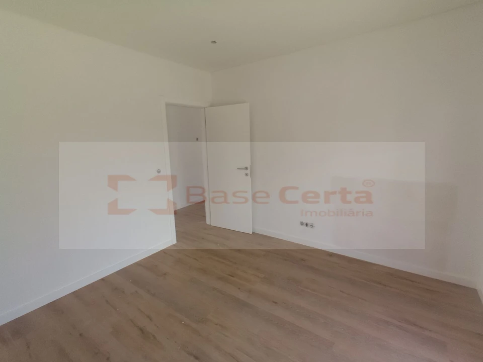 Moradia T4 para Venda em Corroios Foto 18