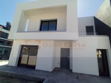 Moradia T4 para Venda em Corroios