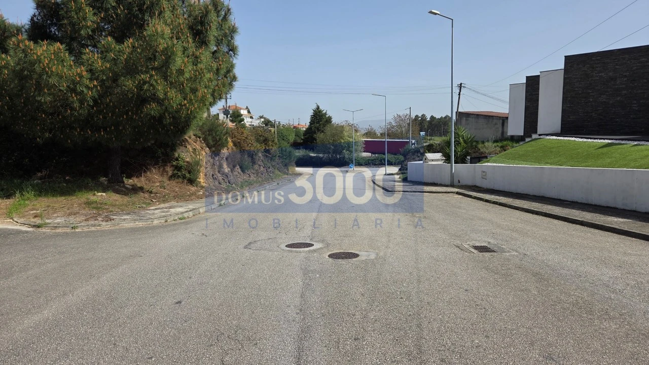 Terreno para Venda em Paços Foto 3